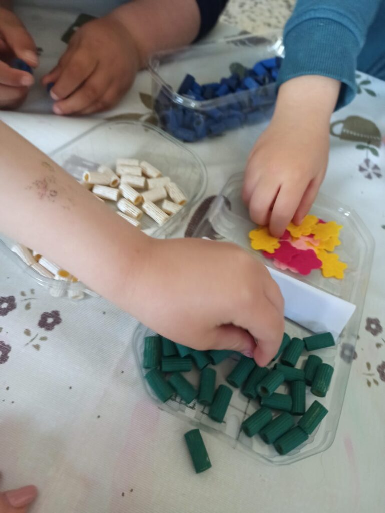 Progetto Cuori – Collanine per la festa della mamma! Progetto Cuori – Collanine per la festa della mamma!