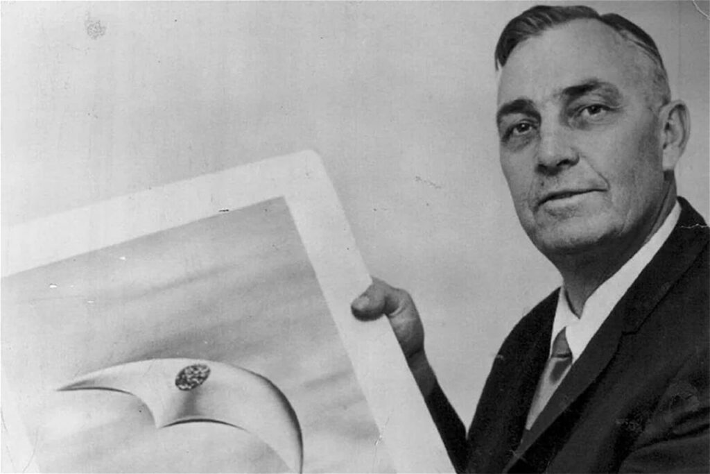 Come è iniziato il contatto con gli UFO/UAP? Come è iniziato il contatto con gli UFO/UAP?