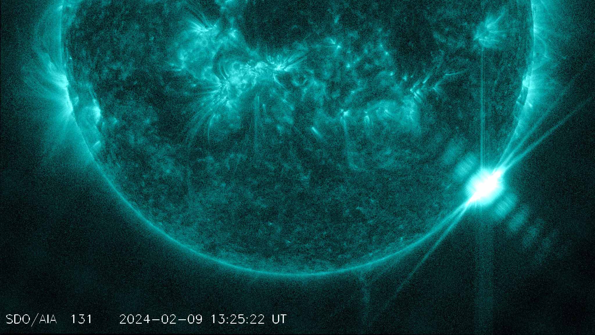 Notizia: potente brillamento solare (X3.4)
