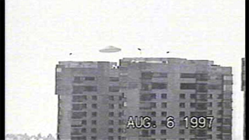 Filmati inediti: UFO a Las Lomas (Messico)(1997) Filmati inediti: UFO a Las Lomas (Messico)(1997)