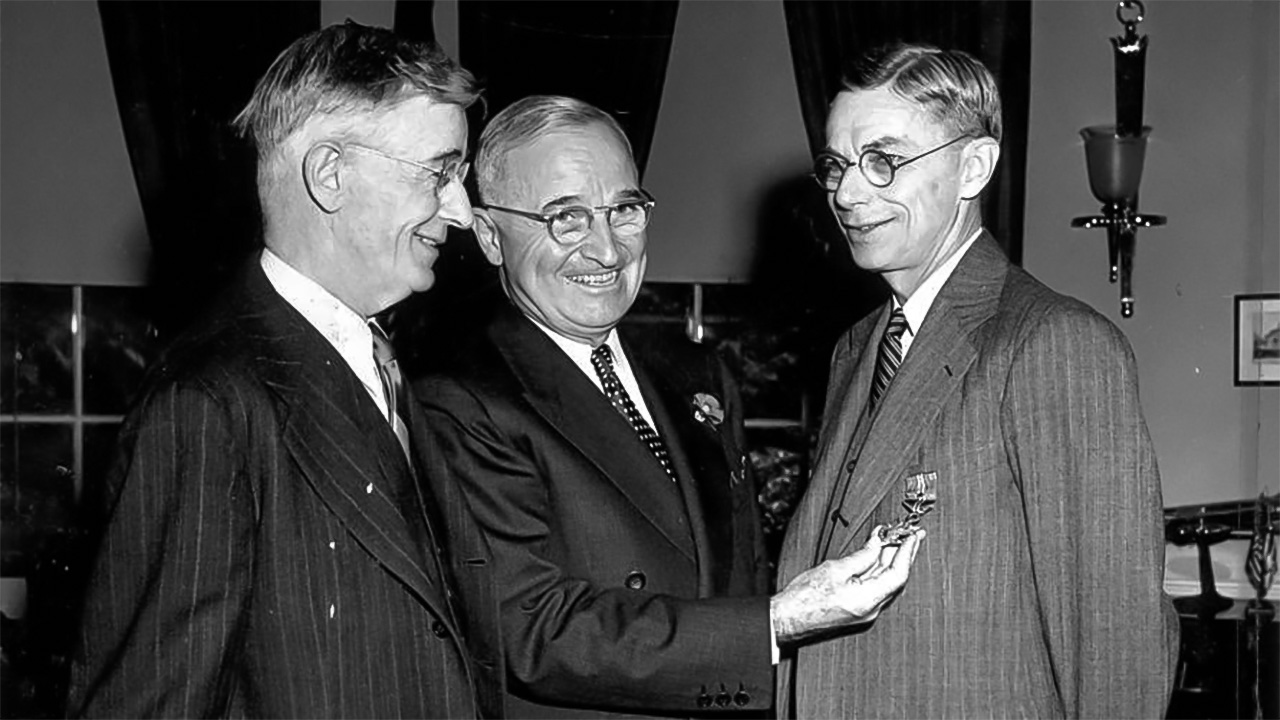 Harry Truman: “I ‘dischi volanti’ non sono originari degli Stati Uniti o di qualsiasi altro Paese del mondo” Harry Truman: “I ‘dischi volanti’ non sono originari degli Stati Uniti o di qualsiasi altro Paese del mondo”