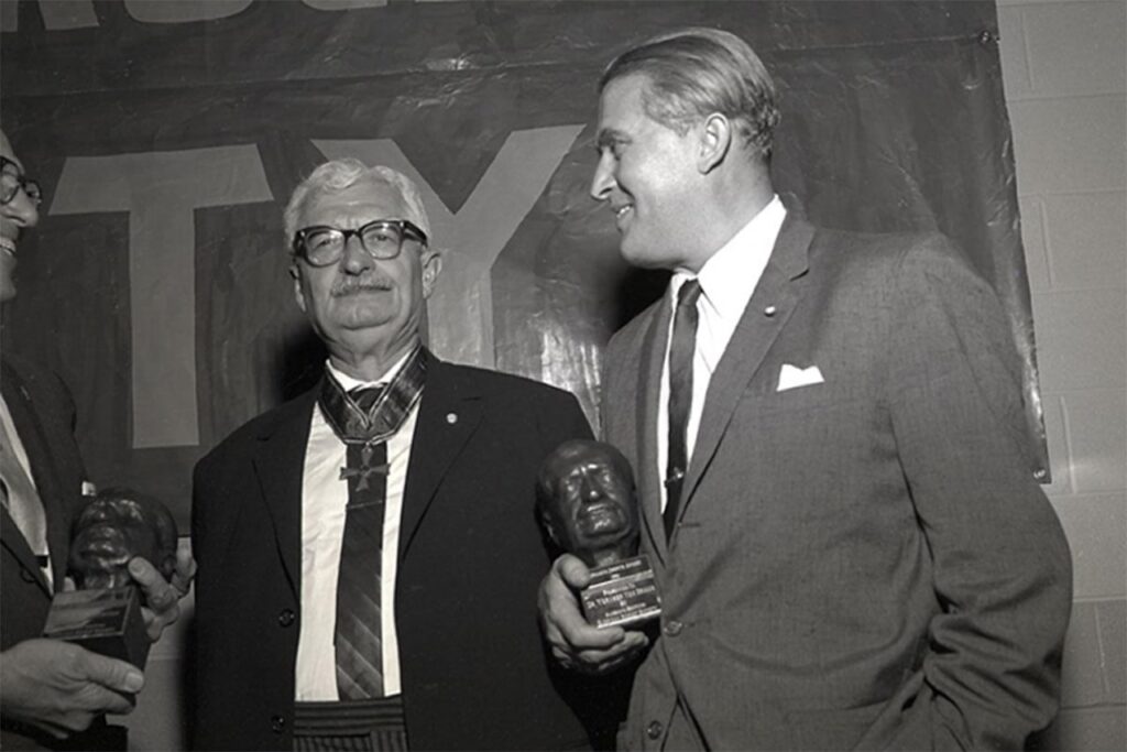 Hermann Oberth: “I dischi volanti sono reali e sono navi spaziali” Hermann Oberth: “I dischi volanti sono reali e sono navi spaziali”