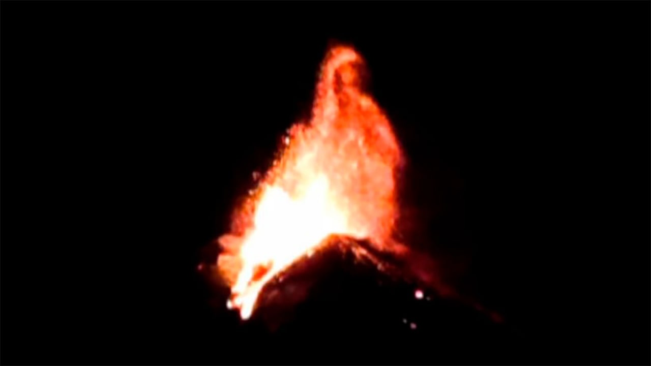 L’Etna con la sua lava disegna la Madre Celeste