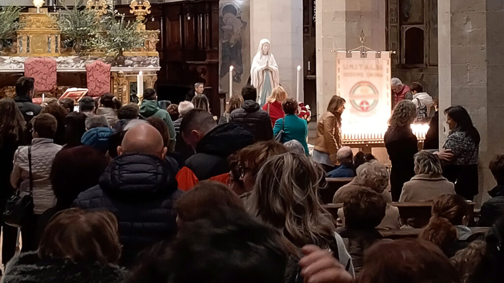 Visita alla statua della Madonna di Lourdes presso la chiesa di S. Francesco a Gubbio