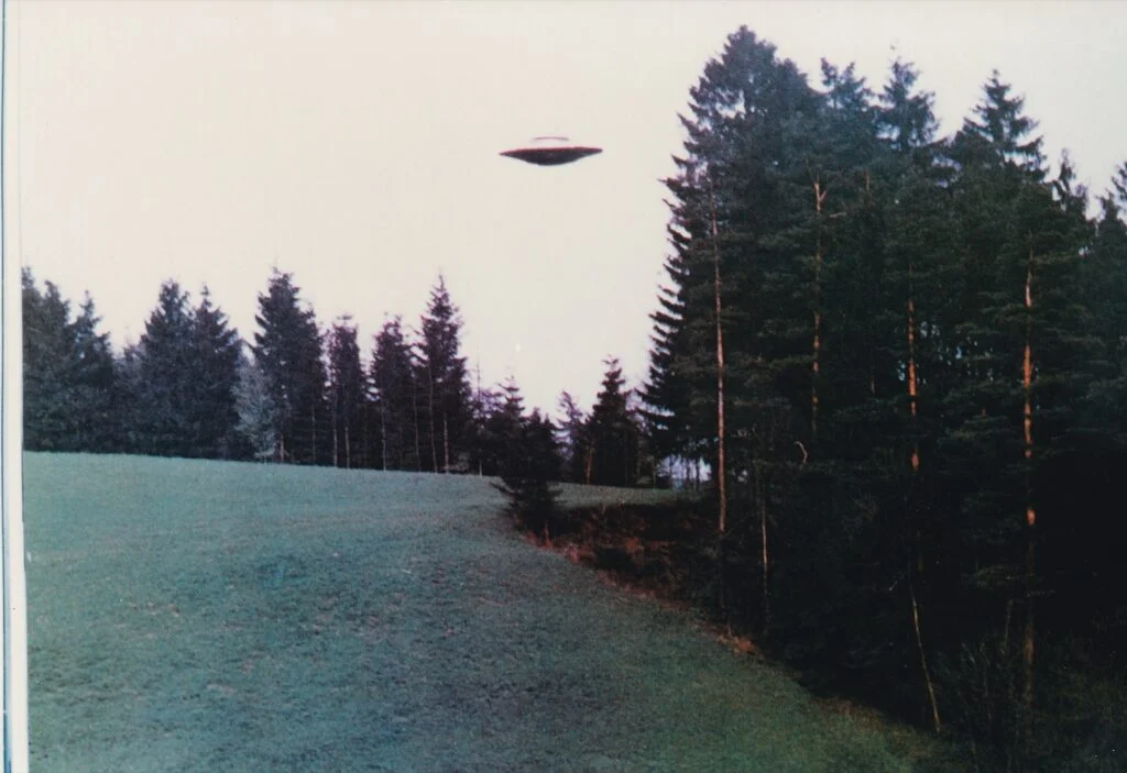 Fotografia storica di un UFO - archivio Dal Cielo alla Terra (10)